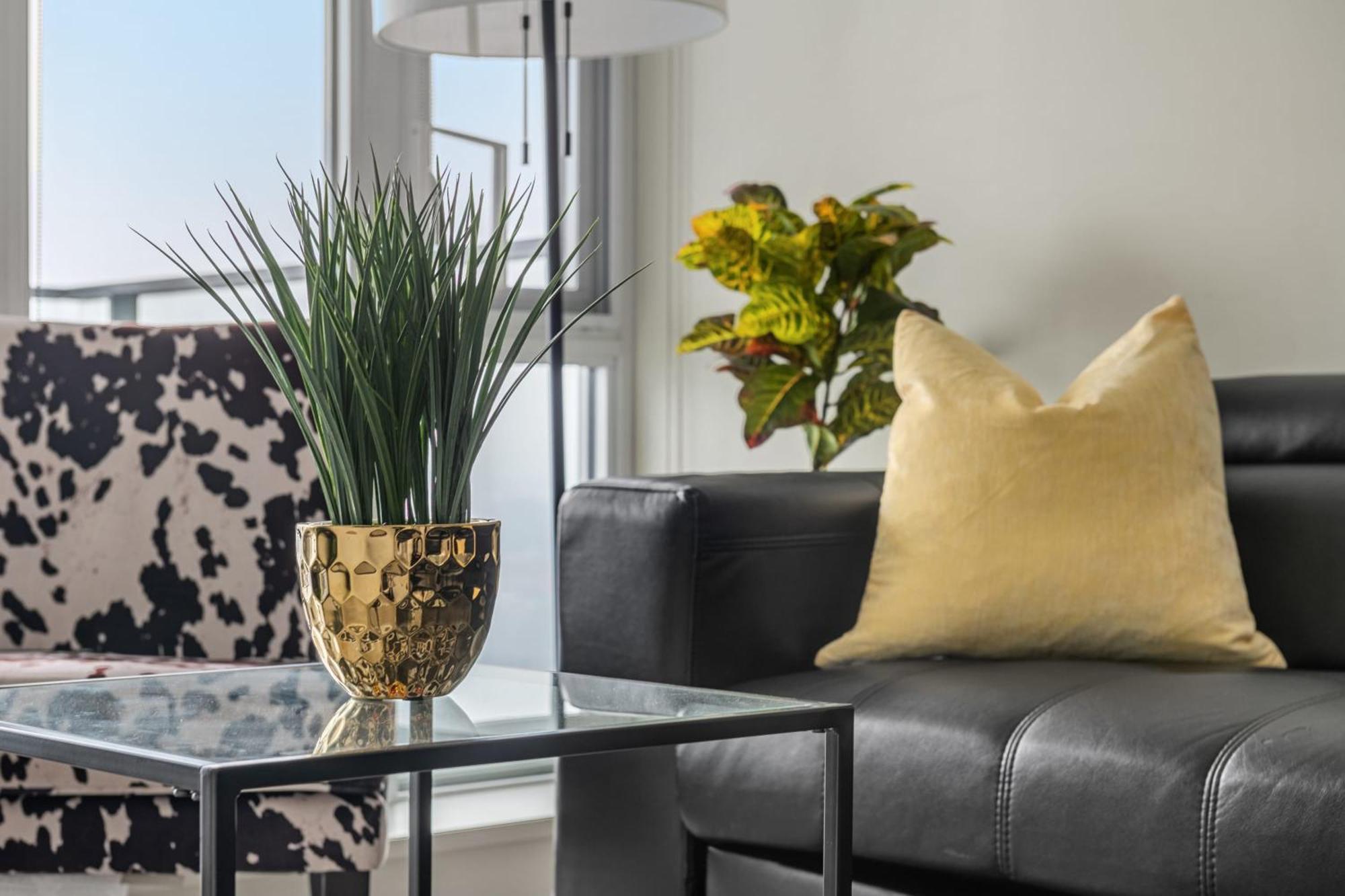 Villa Stunning 34Th Floor Views, Prime Downtown Location - Near Stampede, Casino, Bars! Free Banff Pass, Parking, Wine! YYC Exterior foto